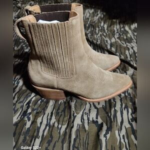Tecovas Boots "Taylor" Color Latte Suede BNIB only tried on TTS 10B Womens